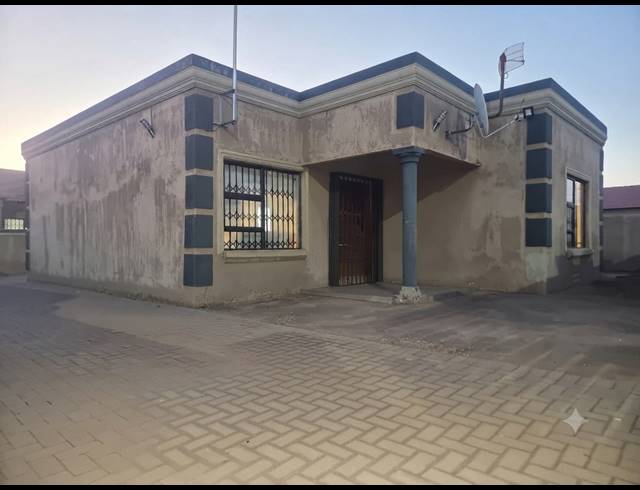 3 BEDROOM HOUSE FOR SALE IN EVATON WEST